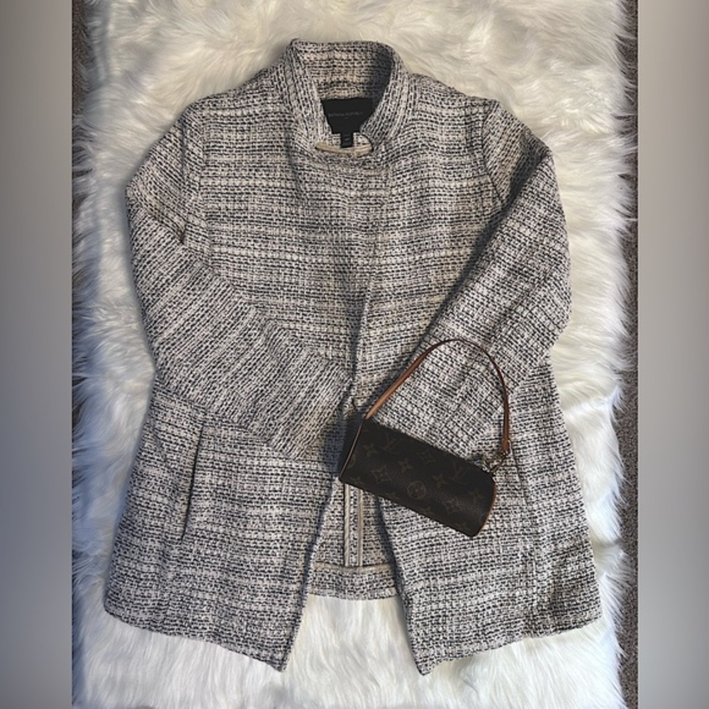 Gently used Banana Republic Gray tweed like blazer in size 4p